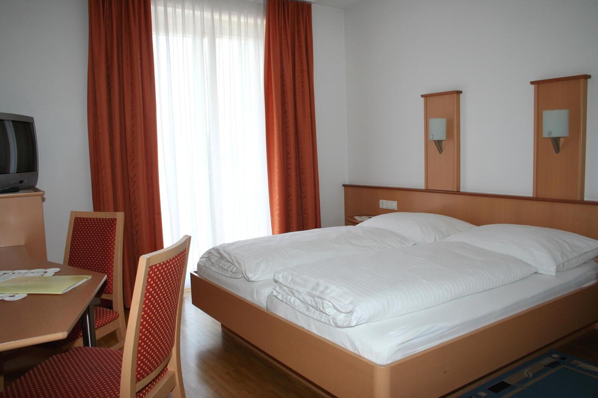 Hotel Cafe Lorenz Hohenems Eksteriør billede